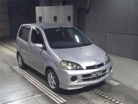 Daihatsu YRV